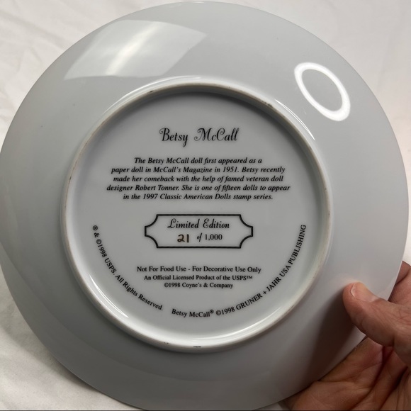 Porcelain Betsy McCall doll plate, as depicted on US Postal Service Stamp - Picture 2 of 3